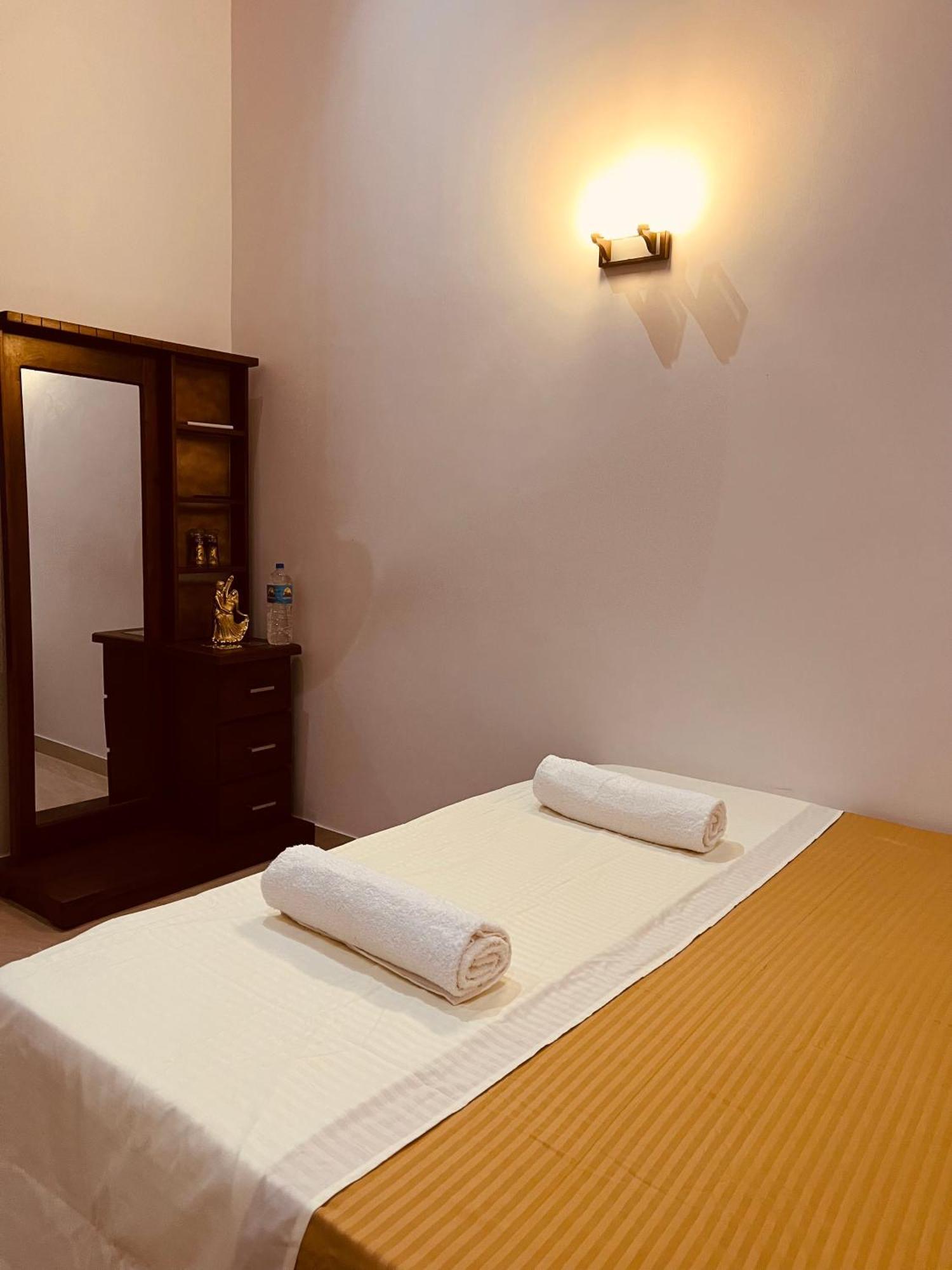 Ahasna Airport Villa Negombo Eksteriør billede