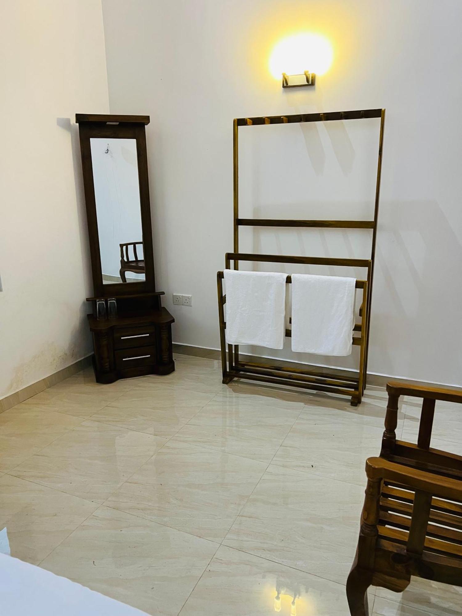 Ahasna Airport Villa Negombo Eksteriør billede