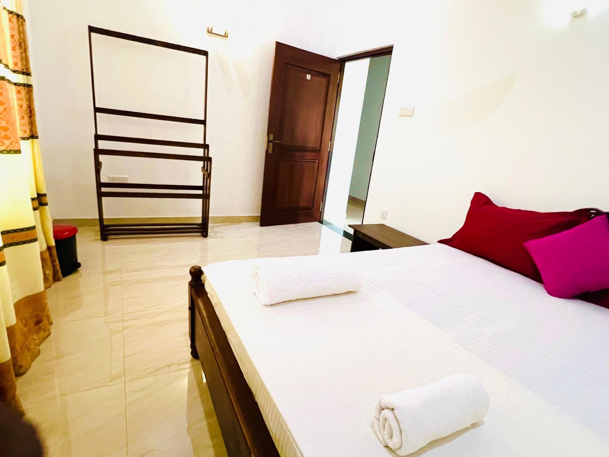 Ahasna Airport Villa Negombo Eksteriør billede